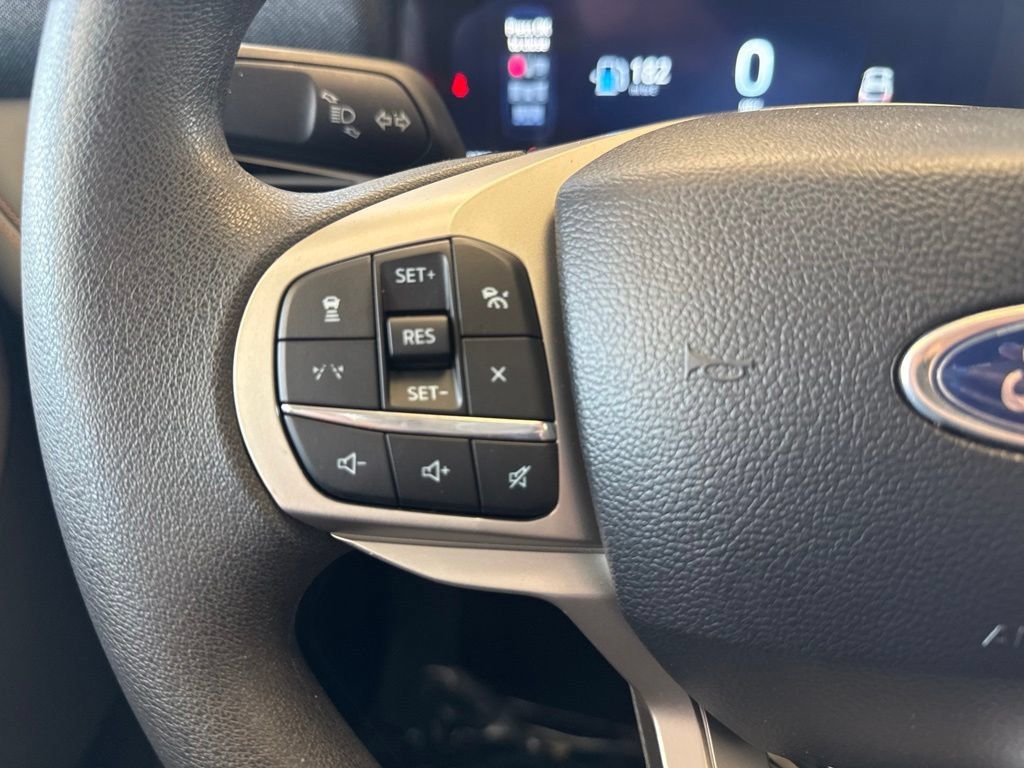 Used 2026 Ford Explorer Active AWD/4WD image 17