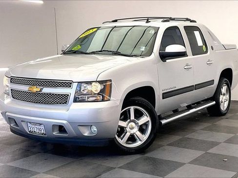 Used 2013 Chevrolet Avalanche LT AWD/4WD image 12