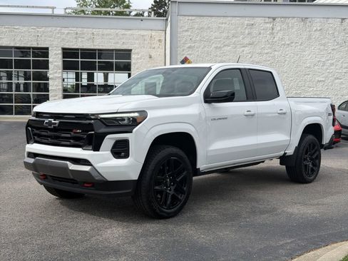 Used 2025 Chevrolet Colorado Z71 w/ Z71 Convenience Package 2 image 5