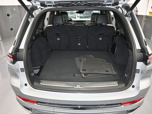 Used 2024 Jeep Grand Cherokee Overland w/ Luxury Tech Group IV image 45