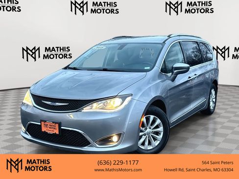 Used 2018 Chrysler Pacifica Touring-L image 1
