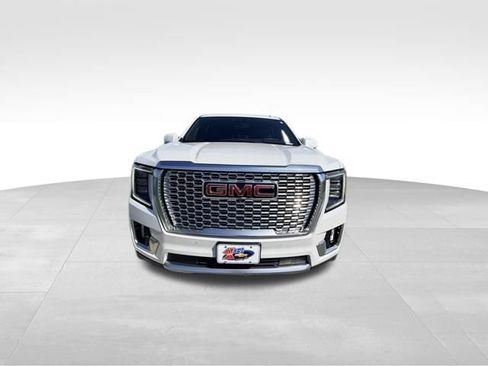 Used 2022 GMC Yukon XL Denali w/ Denali Premium Package AWD/4WD image 3