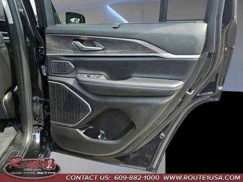 Used 2023 Jeep Grand Cherokee 4WD 4xe w/ Luxury Tech Group II image 18
