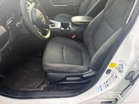 Used 2021 Toyota RAV4 LE AWD/4WD image 10