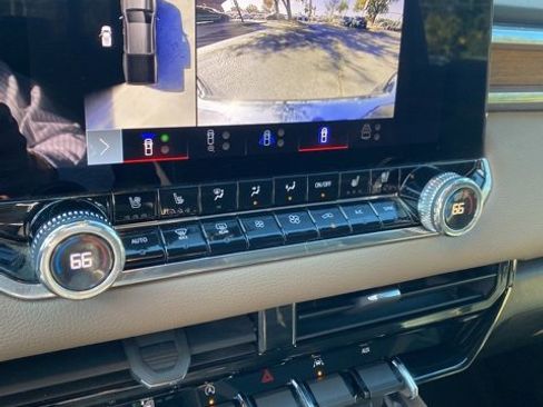 Used 2024 GMC Canyon Denali image 35