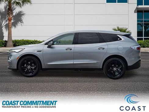Used 2024 Buick Enclave Essence w/ Experience Buick Package FWD image 9