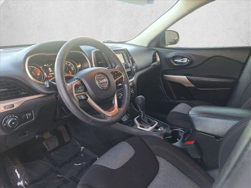 Used 2018 Jeep Cherokee Latitude image 9