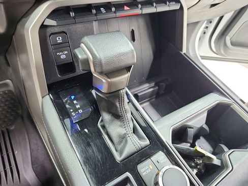 Used 2025 Toyota Tundra Limited AWD/4WD image 30