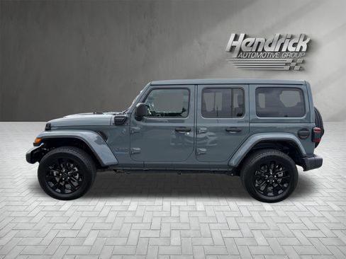 Used 2025 Jeep Wrangler Unlimited Sahara w/ Safety Group AWD/4WD image 7