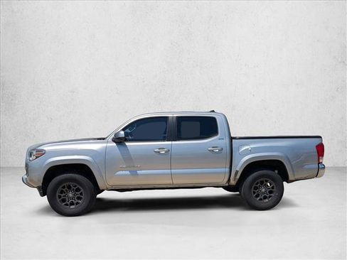 Used 2017 Toyota Tacoma SR5 w/ Tow Package RWD image 8