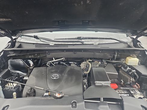 Used 2018 Toyota Highlander XLE image 33