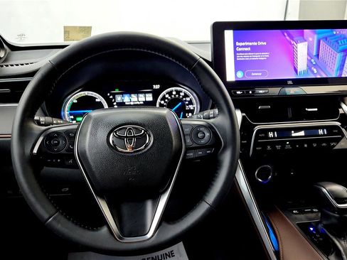 Certified 2024 Toyota Venza XLE image 38