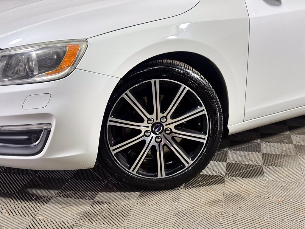 Used 2018 Volvo S60 T5 Inscription Platinum AWD/4WD image 2