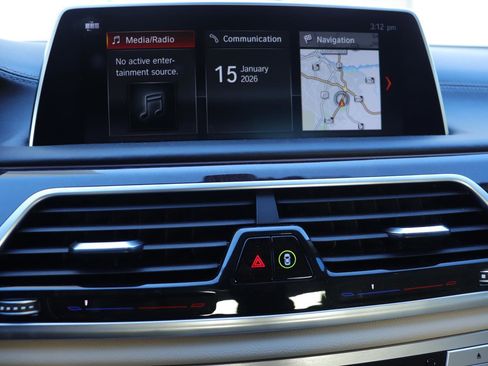 Used 2018 BMW 740i image 29