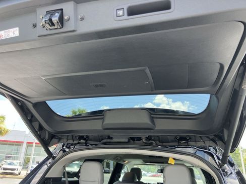 Used 2025 Toyota Sienna XLE w/ XLE Plus Package FWD image 28