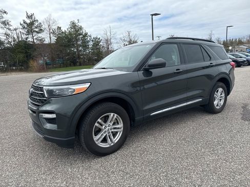 Used 2023 Ford Explorer XLT w/ Equipment Group 202A AWD/4WD image 2