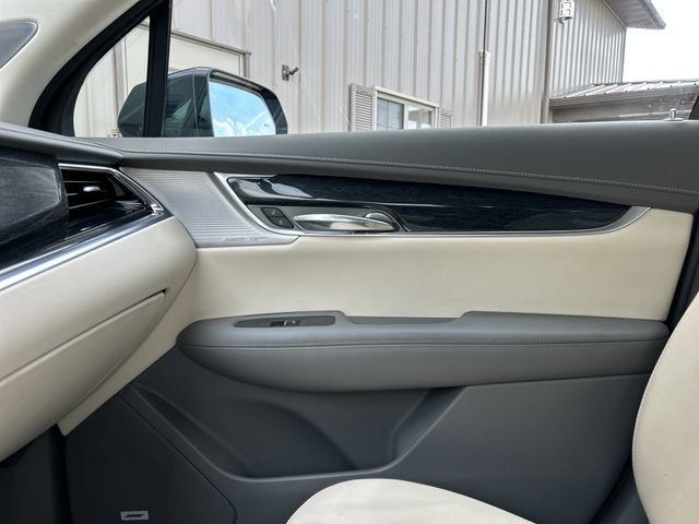 Used 2023 Cadillac XT6 Premium Luxury w/ Technology Package AWD/4WD image 45