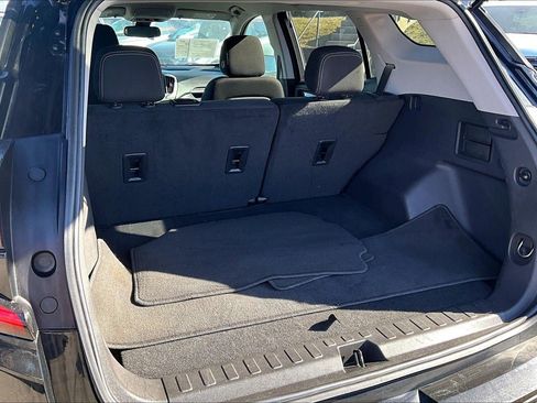 Used 2024 GMC Terrain SLE image 4