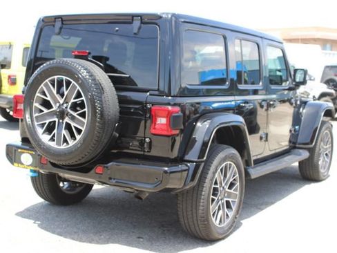 Used 2023 Jeep Wrangler Unlimited Sahara AWD/4WD image 5