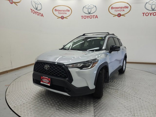 Used 2025 Toyota Corolla Cross LE w/ Moonroof Package FWD image 2
