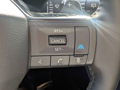 Used 2025 Nissan Rogue Platinum w/ Platinum Premium Package FWD image 28