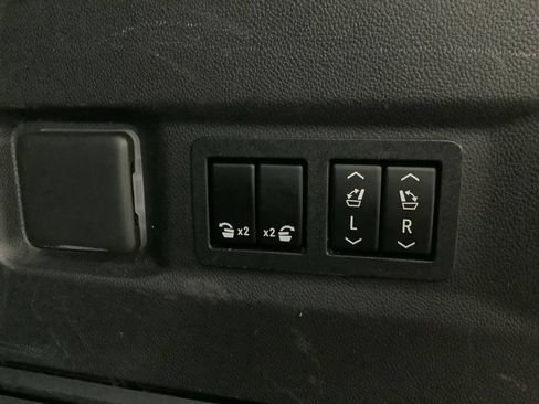 Used 2021 Chevrolet Tahoe Z71 w/ Z71 Signature Package AWD/4WD image 27
