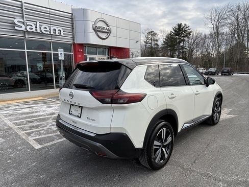 Used 2023 Nissan Rogue SL w/ SL Premium Package image 3