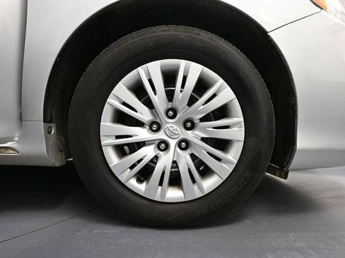 Used 2012 Toyota Camry LE image 14