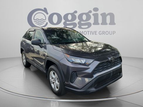 Used 2021 Toyota RAV4 LE FWD image 8