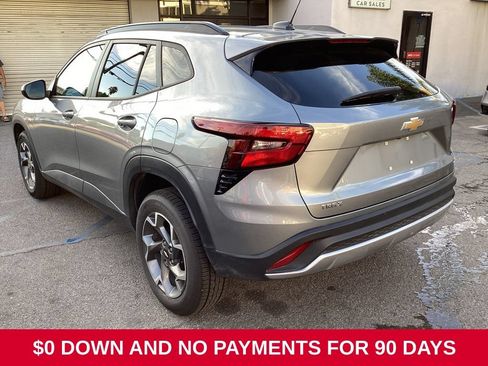 Used 2025 Chevrolet Trax LT w/ LT Convenience Package FWD image 6