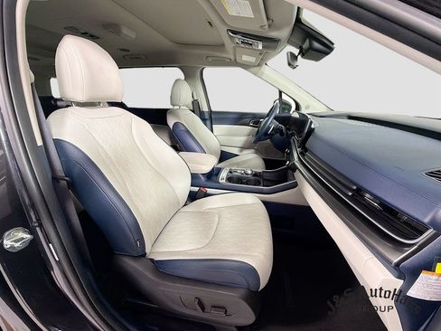 Used 2025 Kia Carnival SX w/ SX Dark Edition Package FWD image 35