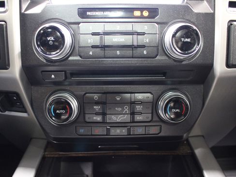 Used 2017 Ford F250 Platinum w/ Platinum Ultimate Package AWD/4WD image 16