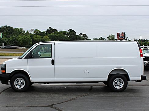 Used 2025 Chevrolet Express 2500 Extended w/ Driver Convenience Package RWD image 6