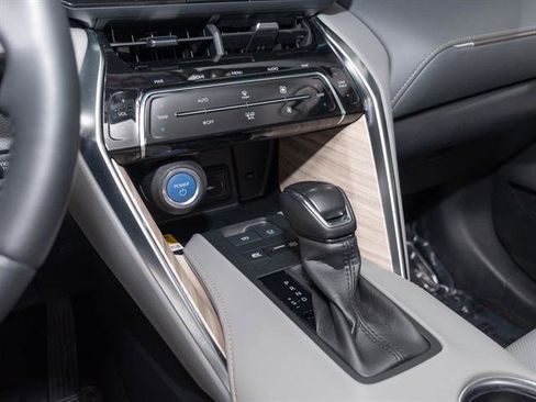 Used 2021 Toyota Venza XLE w/ Softex Package image 13