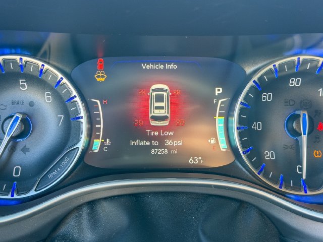 Used 2025 Chrysler Pacifica Select FWD image 13
