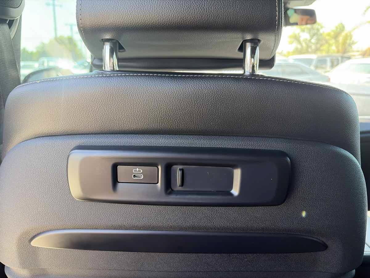 Used 2019 BMW X5 xDrive50i w/ M Sport Package AWD/4WD image 18