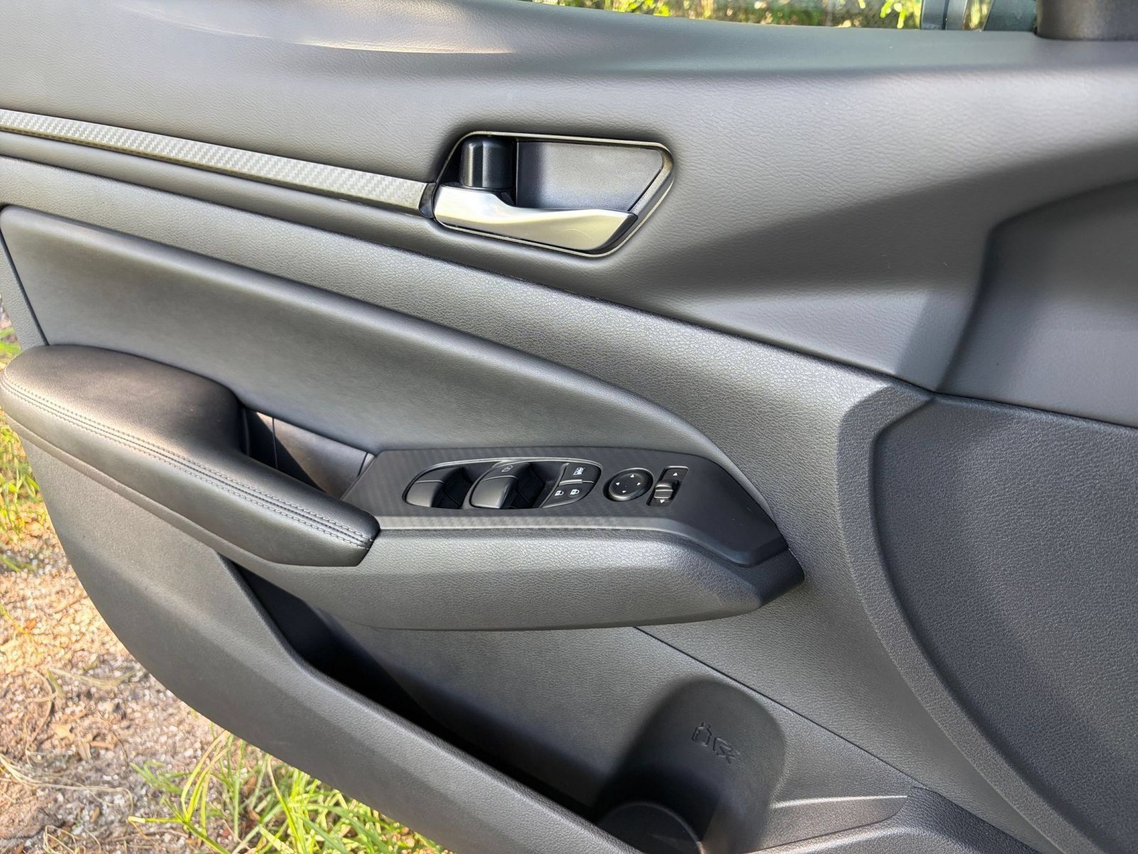 Used 2025 Nissan Altima 2.5 SV FWD image 18