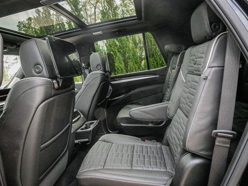 Used 2026 Cadillac Escalade V w/ LPO, ONYX Package image 8