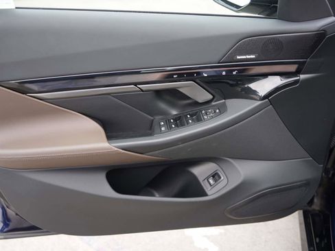 Used 2025 BMW i5 xDrive40 w/ Executive Package image 13