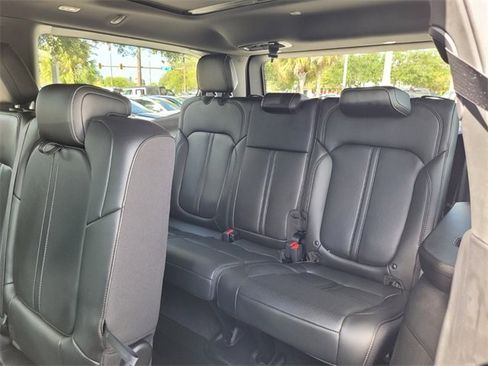 Used 2023 Jeep Wagoneer 4WD w/ Premium Group I image 15