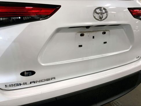Used 2023 Toyota Highlander LE FWD image 31