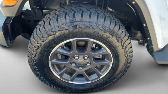 Used 2021 Jeep Gladiator Overland w/ Trailer Tow Package AWD/4WD image 3