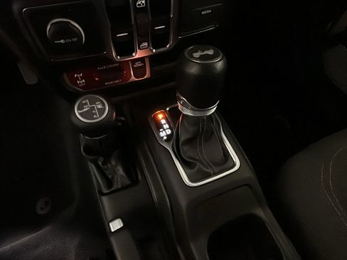 Used 2024 Jeep Wrangler Unlimited AWD/4WD image 24