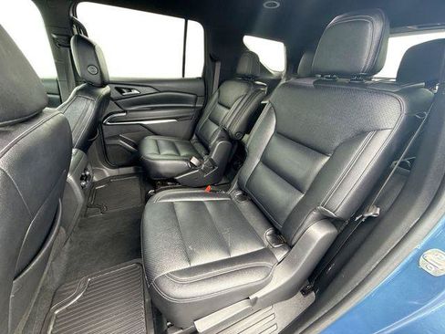 Used 2024 Chevrolet Traverse LT FWD image 24