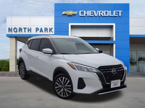 Used 2021 Nissan Kicks SV FWD image 1