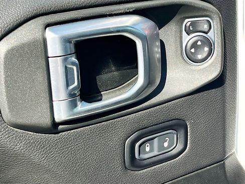 Used 2023 Jeep Wrangler Unlimited Rubicon w/ LED Lighting Group AWD/4WD image 17