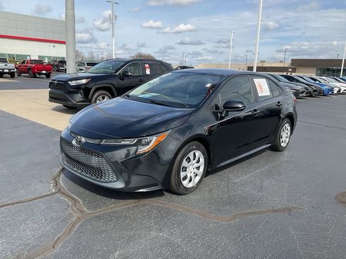 Used 2020 Toyota Corolla LE image 1