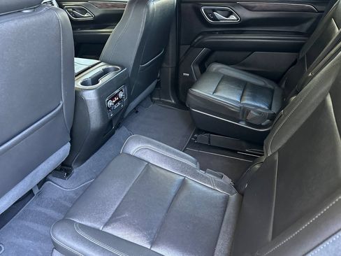 Used 2022 Chevrolet Tahoe LT w/ Luxury Package AWD/4WD image 12
