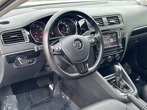 Used 2017 Volkswagen Jetta SEL image 20
