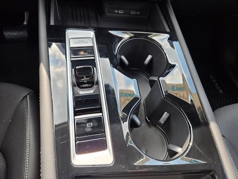 Used 2026 Volkswagen Atlas SE w/ Panoramic Sunroof Package FWD image 17